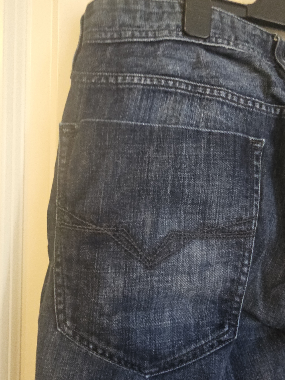 Guess Men's Desmond Relaxed Straight Jeans in Dark Blue Wash Sz 36 - Picture 5 of 16